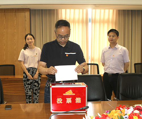 【匯聚青年力量 奮進(jìn)時(shí)代征程】創(chuàng)力集團(tuán)黨支部召開專題黨課暨預(yù)備黨員轉(zhuǎn)正黨員大會(huì)(圖6) 【匯聚青年力量 奮進(jìn)時(shí)代征程】創(chuàng)力集團(tuán)黨支部召開專題黨課暨預(yù)備黨員轉(zhuǎn)正黨員大會(huì)(圖6)