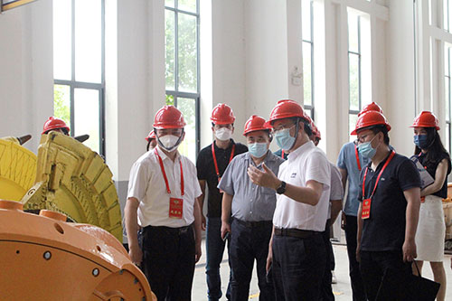 青浦區(qū)政協(xié)副主席顧嘯流一行來我公司考察指導(dǎo)工作(圖2) 青浦區(qū)政協(xié)副主席顧嘯流一行來我公司考察指導(dǎo)工作(圖2)