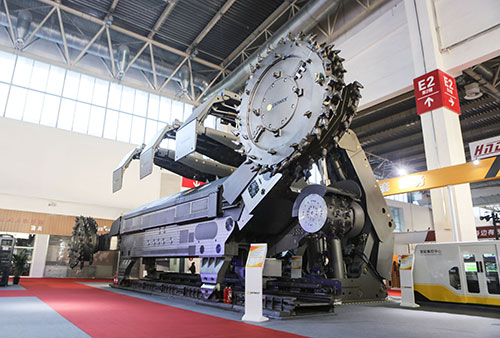 MG1100-3050系列交流電牽引采煤機(jī).jpg MG1100-3050系列交流電牽引采煤機(jī).jpg