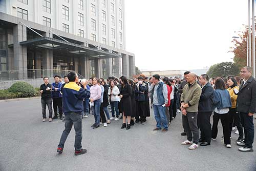 開(kāi)展應(yīng)急演練? 強(qiáng)化應(yīng)急安全處置能力——上海創(chuàng)力集團(tuán)開(kāi)展消防演習(xí)活動(dòng)(圖2) 開(kāi)展應(yīng)急演練? 強(qiáng)化應(yīng)急安全處置能力——上海創(chuàng)力集團(tuán)開(kāi)展消防演習(xí)活動(dòng)(圖2)