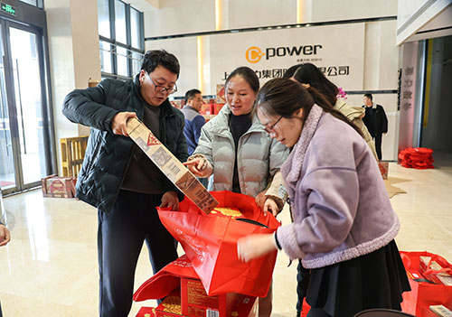  共度美好新春！上海創(chuàng)力集團(tuán)為全體員工發(fā)放年貨大禮包(圖3)