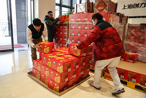  共度美好新春！上海創(chuàng)力集團(tuán)為全體員工發(fā)放年貨大禮包(圖2)